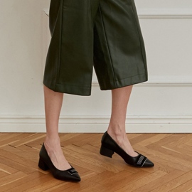 Marco Shoes Svarta pumps med låga klackar, dekoration med jetstrålar 1