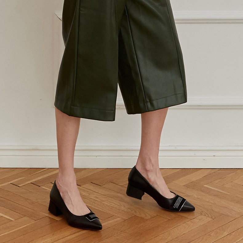 Marco Shoes Svarta pumps med låga klackar, dekoration med jetstrålar 1