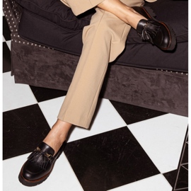 Marco Shoes Loafers med en guldkedja på en lätt sula svart 1