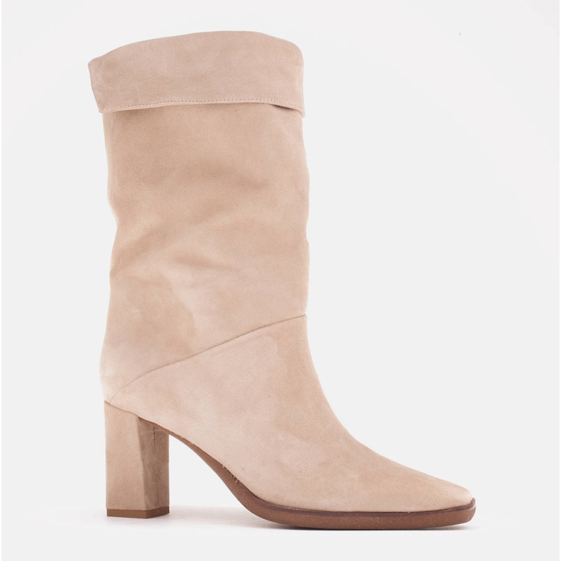 Marco Shoes Högklackade stövletter med en krage beige 1