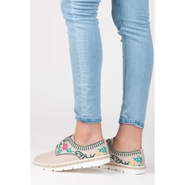 Kylie Damskor med broderi rosa 1