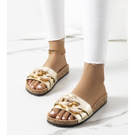 Gyllene tofflor med Derbi-kedja 1