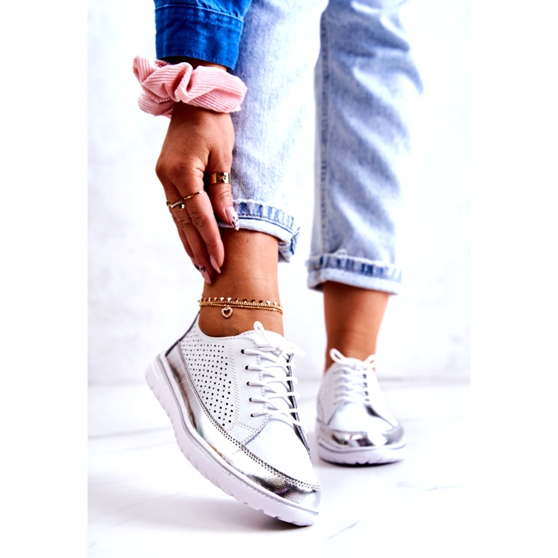 Vinceza Kvinnors genombrutna skor på plattformen vita Deloren 1