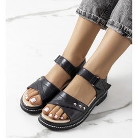 Svarta sandaler på Meis-plattformen 1