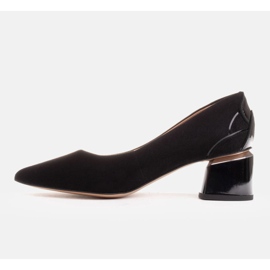 Marco Shoes Svarta mockapumpar med blommönster 1