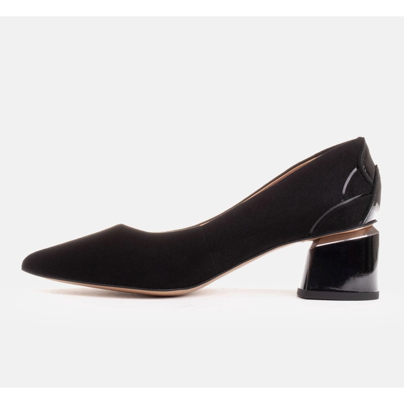 Marco Shoes Svarta mockapumpar med blommönster 1