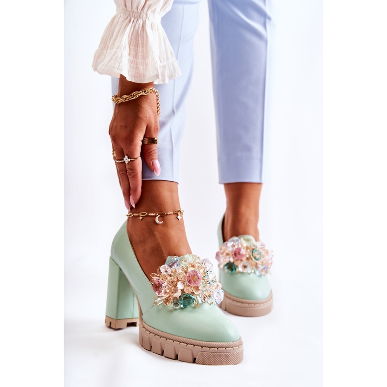 PA2 Eleganta pumpar med slät grön caterine-prydnad 1