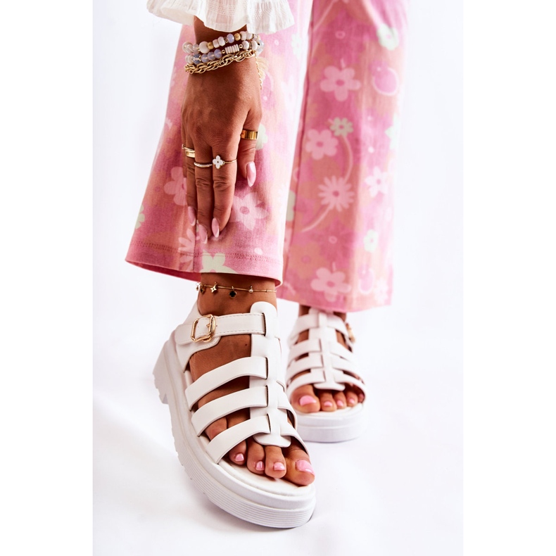 PG1 Fashionabla sandaler med vita Malien-remmar 1