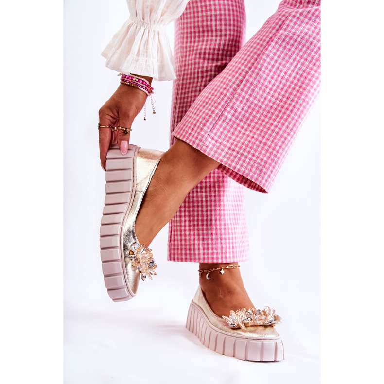 PA2 Läderballerinor på plattform med gyllene ladetteprydnad 2