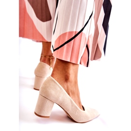 PS1 Klassiska Mocka Pumps På En Bar Beige Lency 3