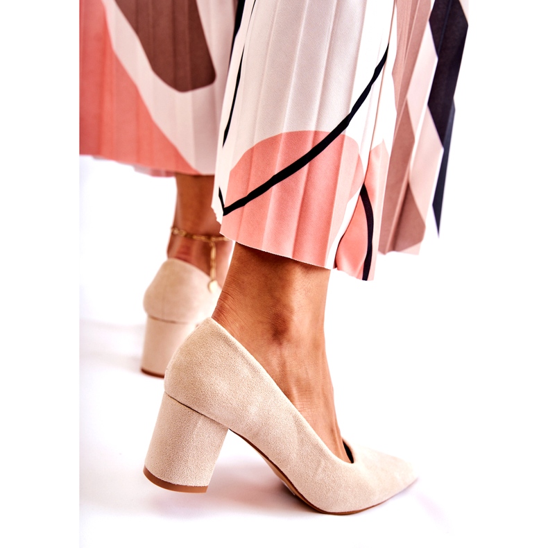 PS1 Klassiska Mocka Pumps På En Bar Beige Lency 3