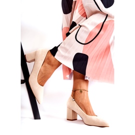 PS1 Klassiska Mocka Pumps På En Bar Beige Lency 2