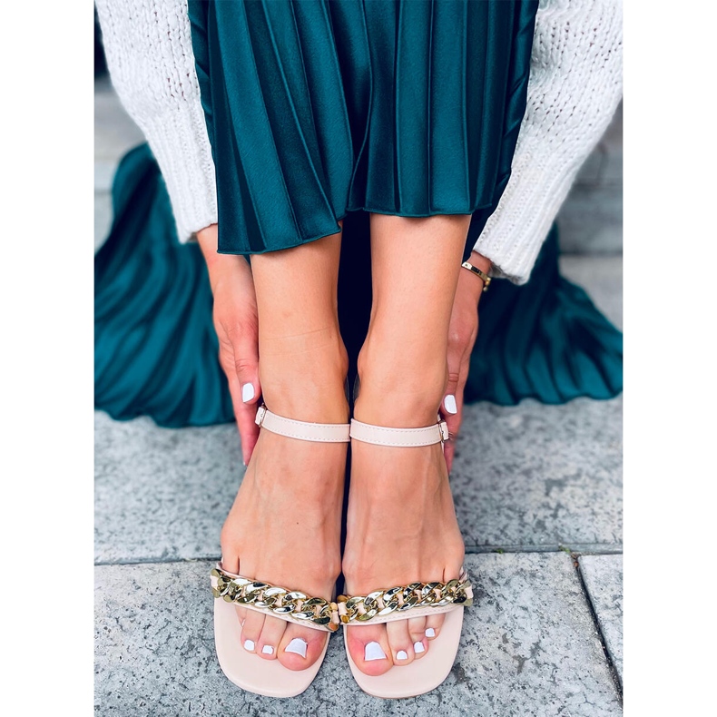 Daphne Beige sandaler med låg klack 1