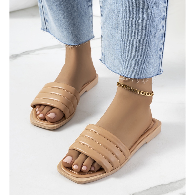 BM Keulen bruna tofflor 1