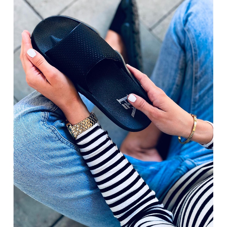 Wind Black damtofflor svart 1