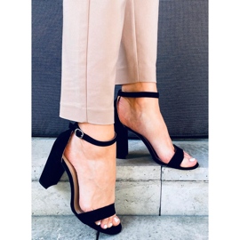 Högklackade sandaler från Ariel Black Suede svart 2