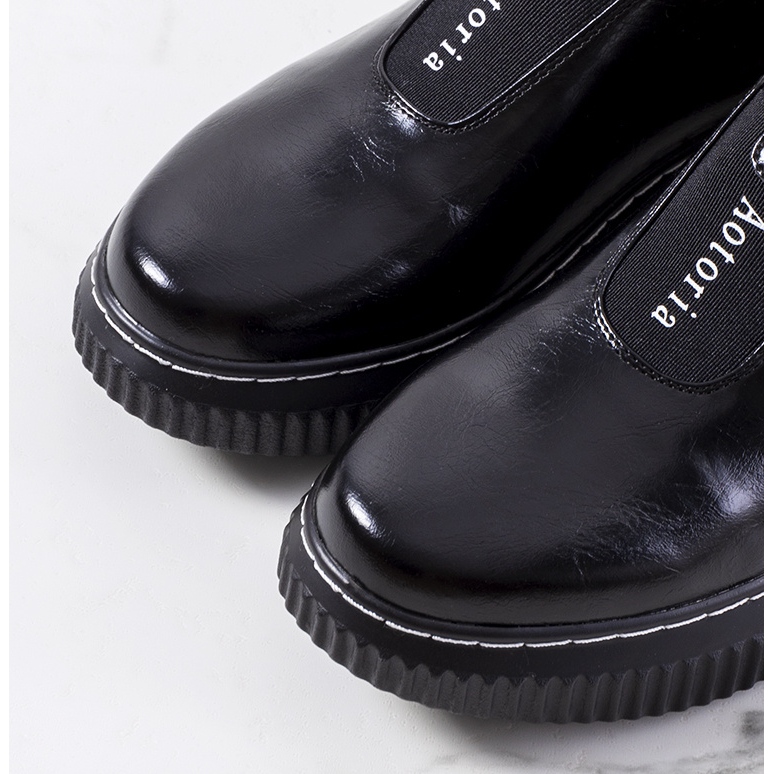 Svarta brogues på Siddons plattform 1