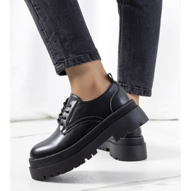 Svarta skor på Foxton-plattformen 1