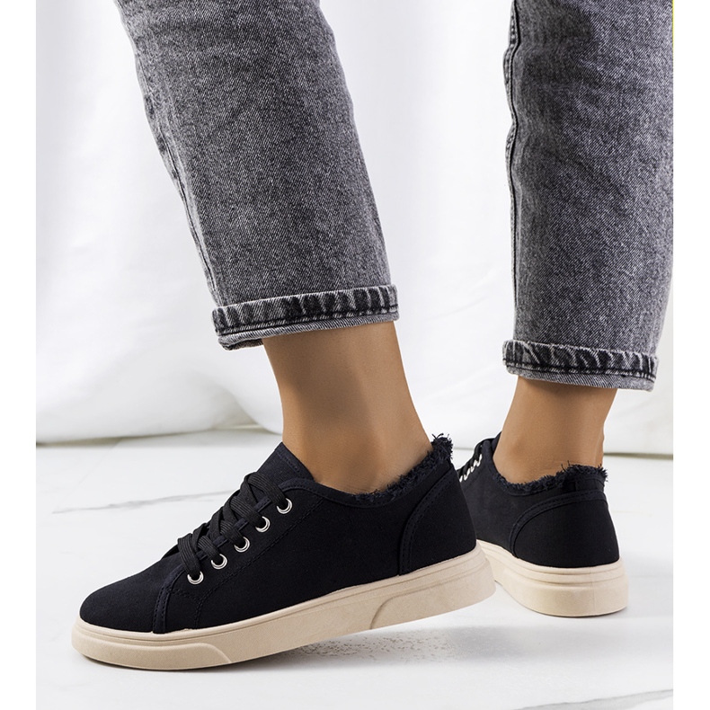 PA1 Svarta klassiska sneakers från Estes 1