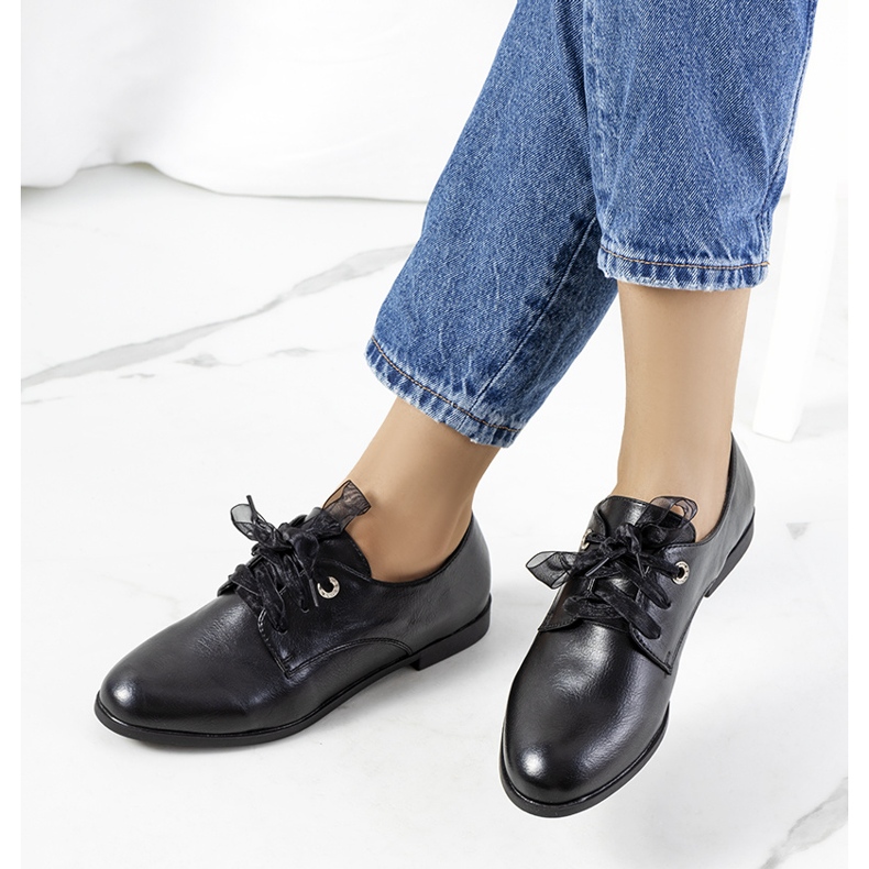 PA1 Andries svarta skor 1