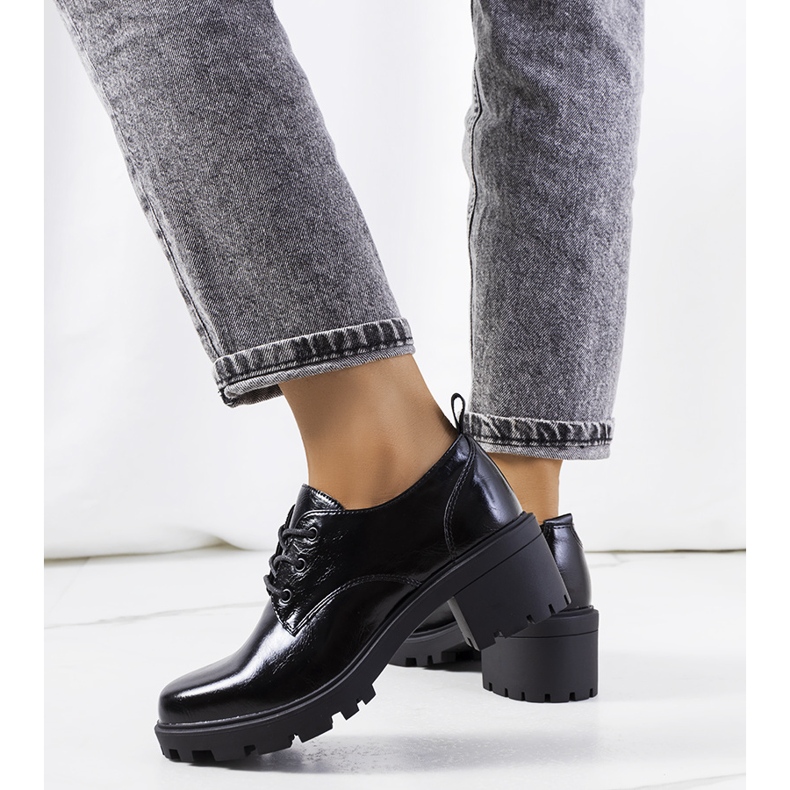 Svarta högklackade skor från Vance 1