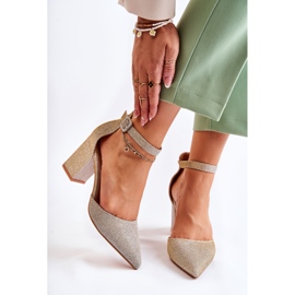 WS1 Glänsande pumpar på den gyllene Amira-stången 2