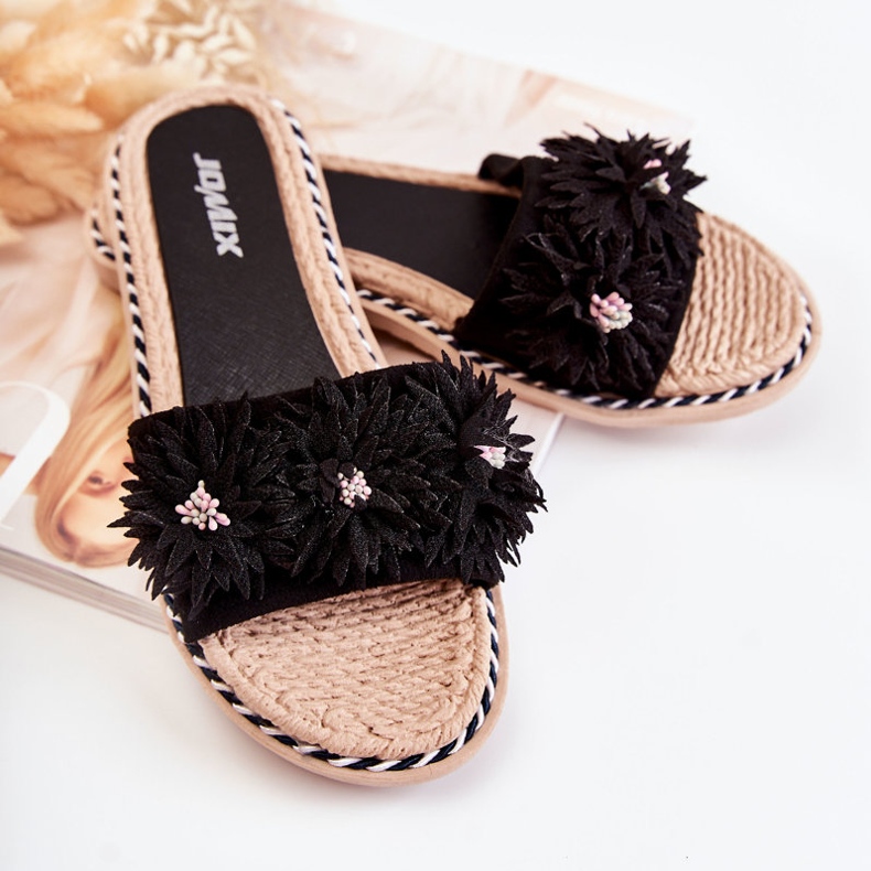 WJ1 Damtofflor med material Blommor Svart Susana 2