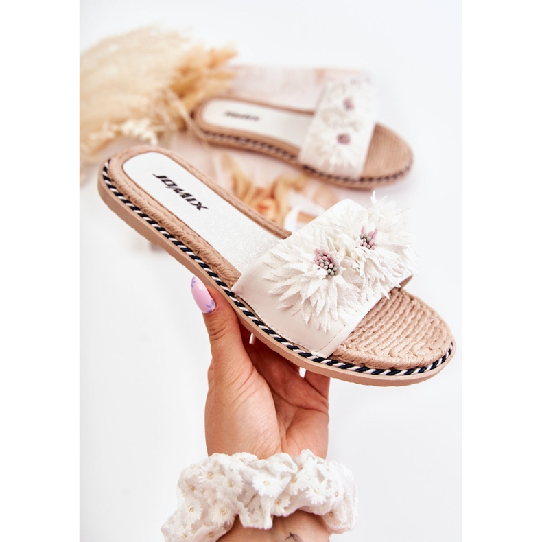 WJ1 Damtofflor med tygblommor Vit Susana 1