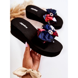 WJ1 Svart Silana Foam Wedge Tofflor för kvinnor mångfärgad 1