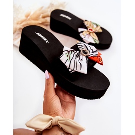 WJ1 Vita Silana Foam Wedge Tofflor för kvinnor mångfärgad 1