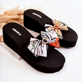 WJ1 Vita Silana Foam Wedge Tofflor för kvinnor mångfärgad 2