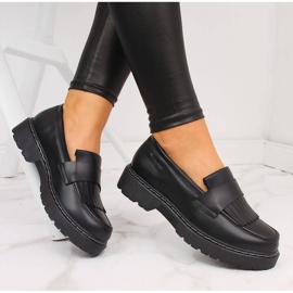 Svarta damskor på plattformen med fransar Big Star II274100 1