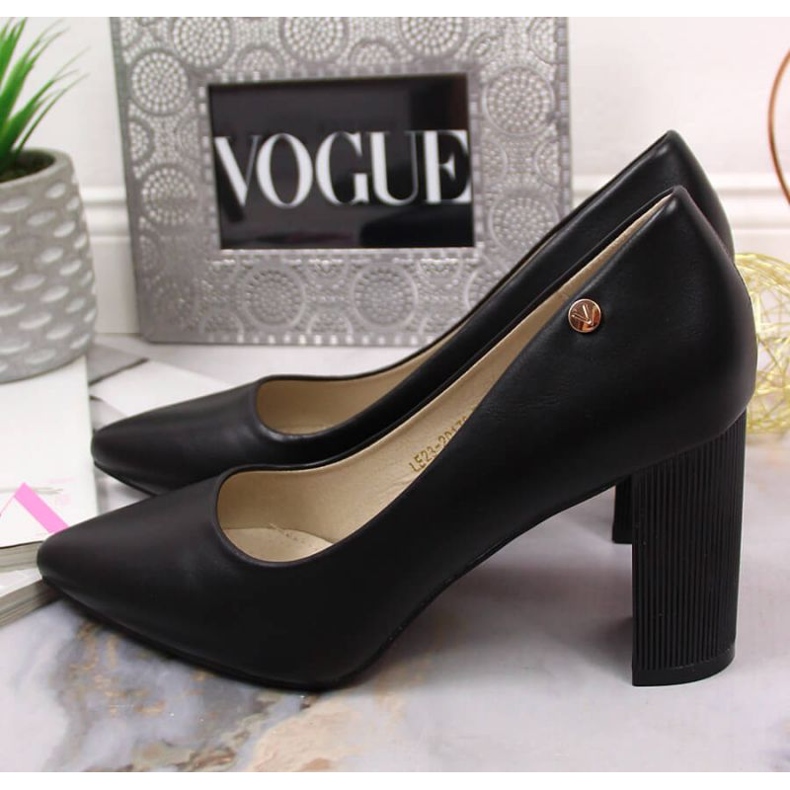 Pumpar på Vinceza W JAN126A stolpsvart 2