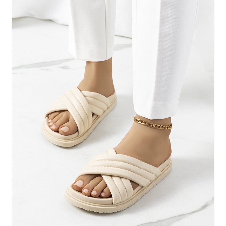 Beiga tofflor på Daintree-plattformen beige 1