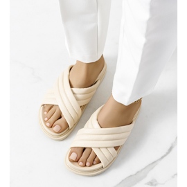 Beiga tofflor på Daintree-plattformen beige 2