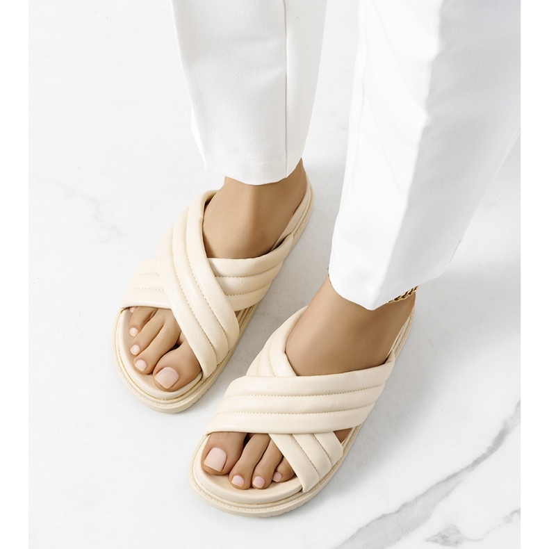 Beiga tofflor på Daintree-plattformen beige 2