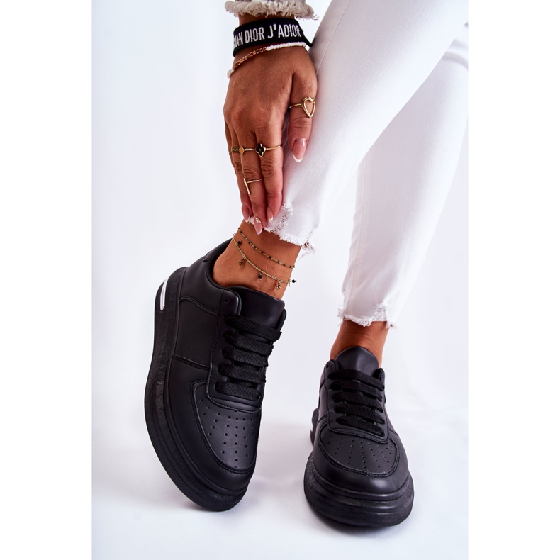 PG1 Klassiska svarta Jennys lädersportskor 1