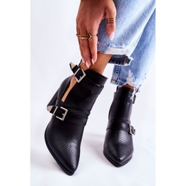 WJ2 Fashionabla stövlar på en stolpe med utskärningar svart suelo 1