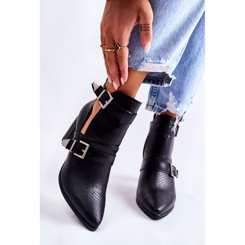 WJ2 Fashionabla stövlar på en stolpe med utskärningar svart suelo 1