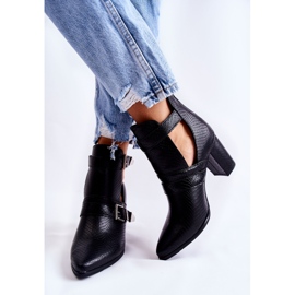 WJ2 Fashionabla stövlar på en stolpe med utskärningar svart suelo 2