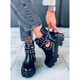 Stövlar skurna med dubbar svarta NC1127 Svart 1