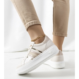 Beige sneakers på Goldsmi-plattformen vit 1