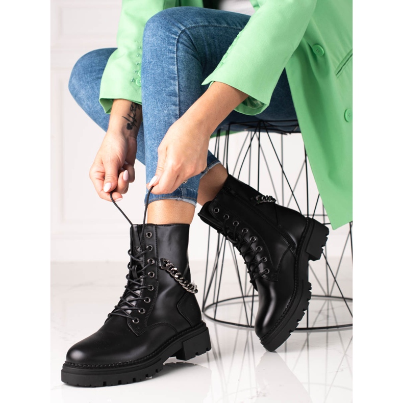 Svarta damväskor med en Shelovet-kedja på en tjock plattform 1