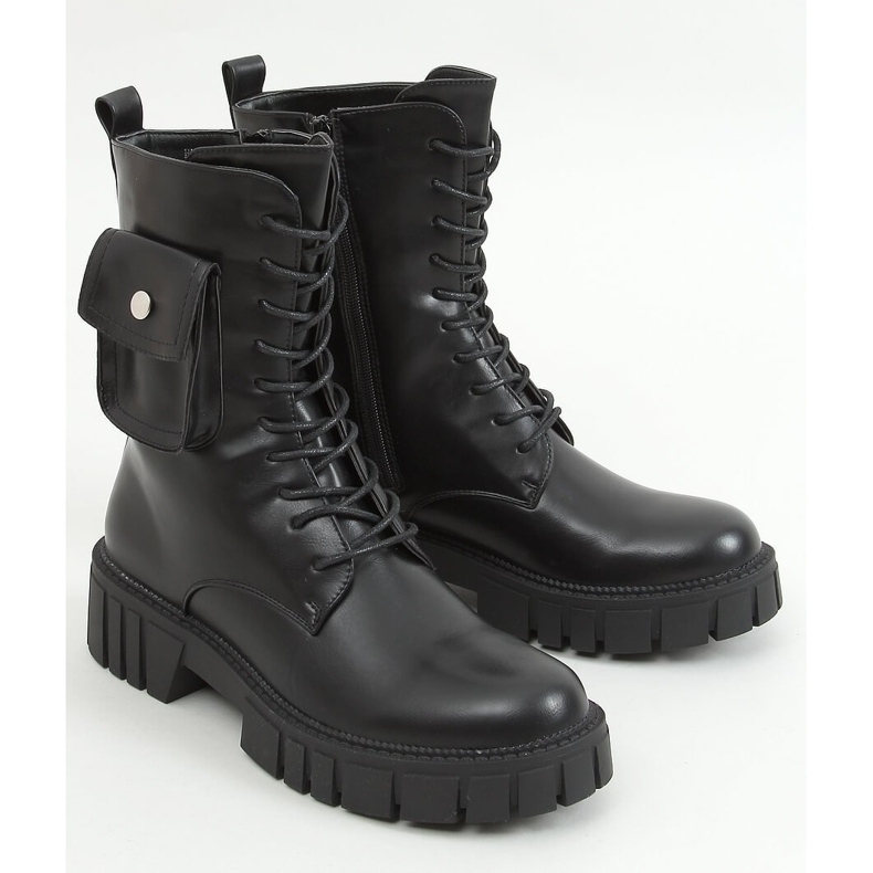 Arbetare med en Maruna Black-väska svart 1