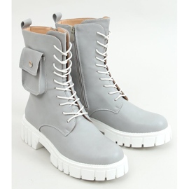 Arbetare med en Maruna L. GRÅ handväska 1