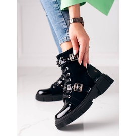 Svarta Shelovet damväskor med dekorativa spännen 1