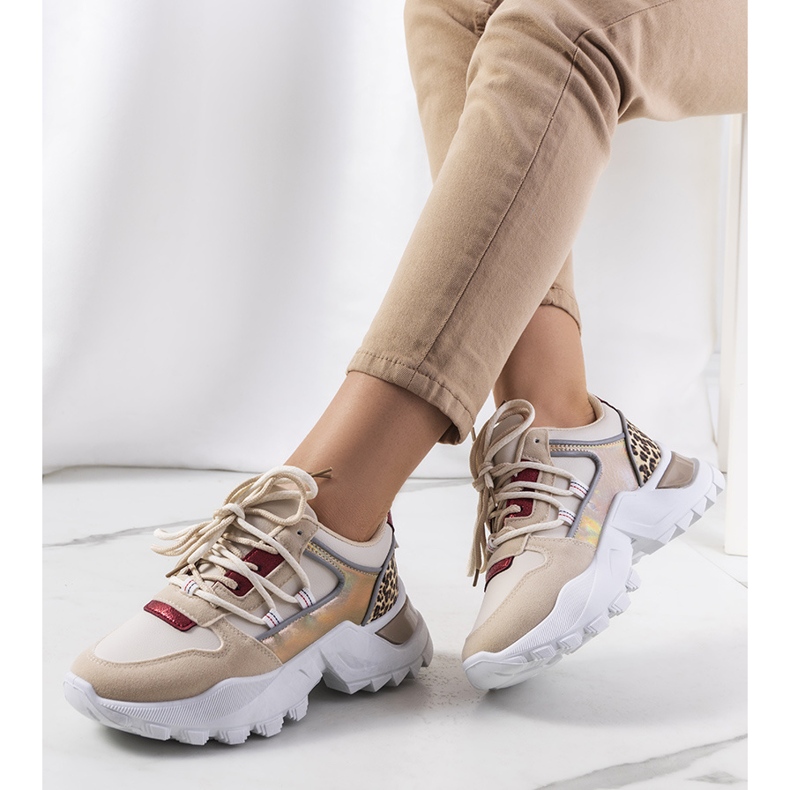 Beiga sneakers från Amarillo beige gyllene 1