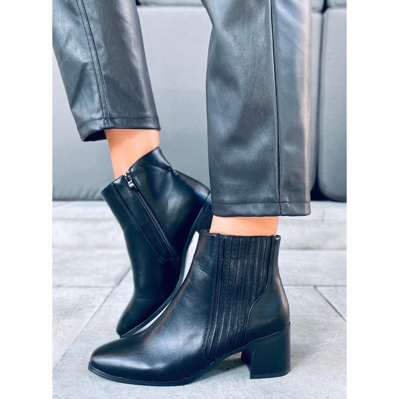 Tama Svarta höga klackar 1