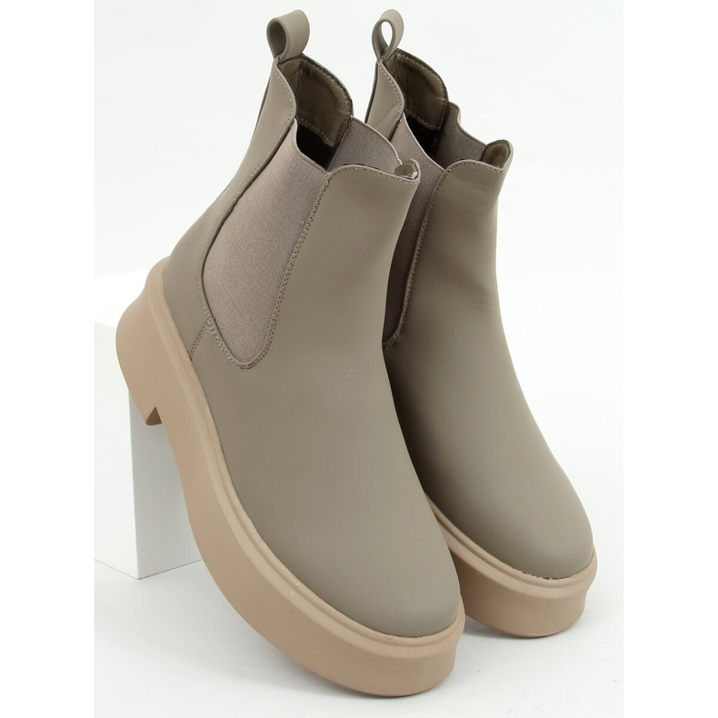Chelsea boots på en tjock Laos Green sula grå grön 1