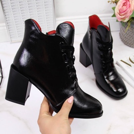 Svarta Filippo lackerade damstövlar med dekorativ klack 2